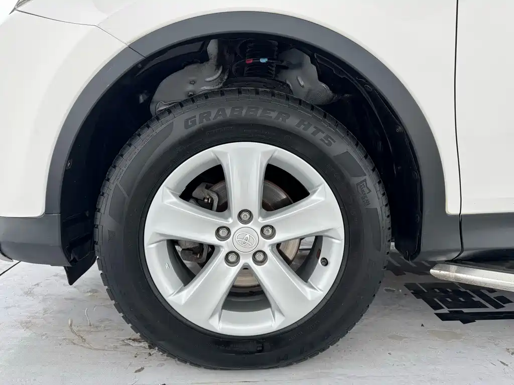 Toyota RAV4 2015 — фото 15