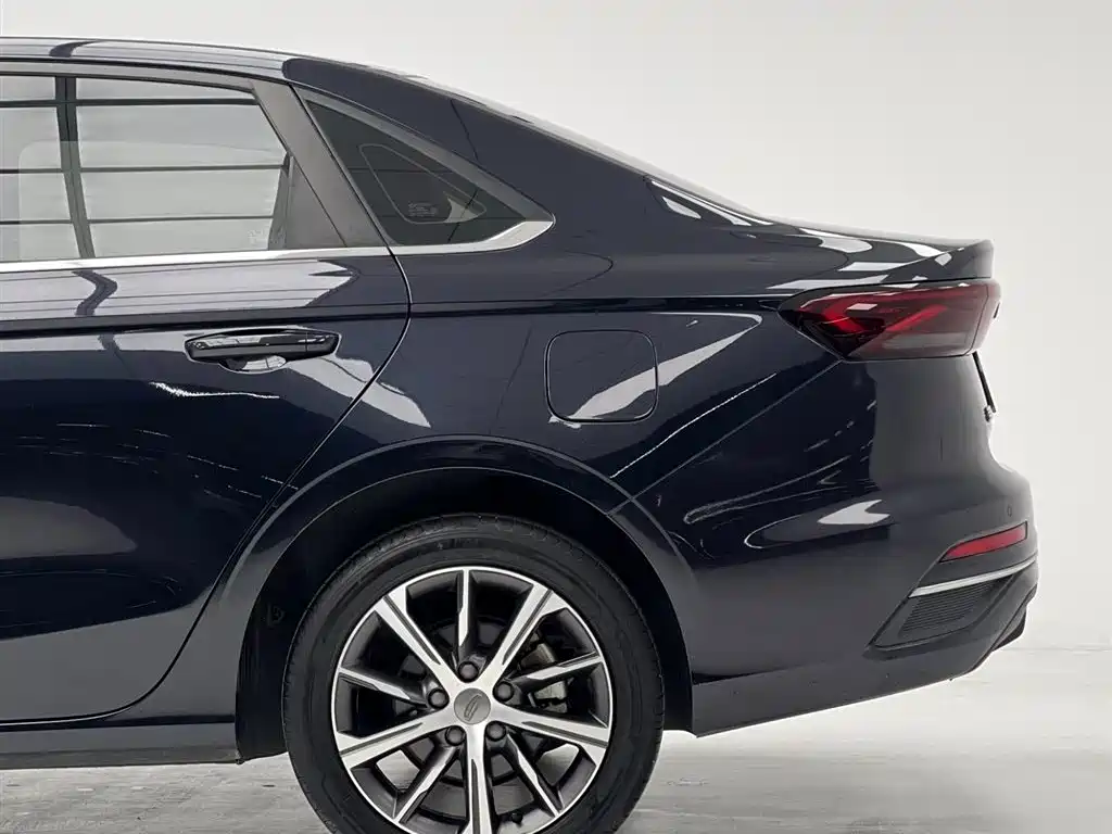 Geely Emgrand 2022 — фото 16