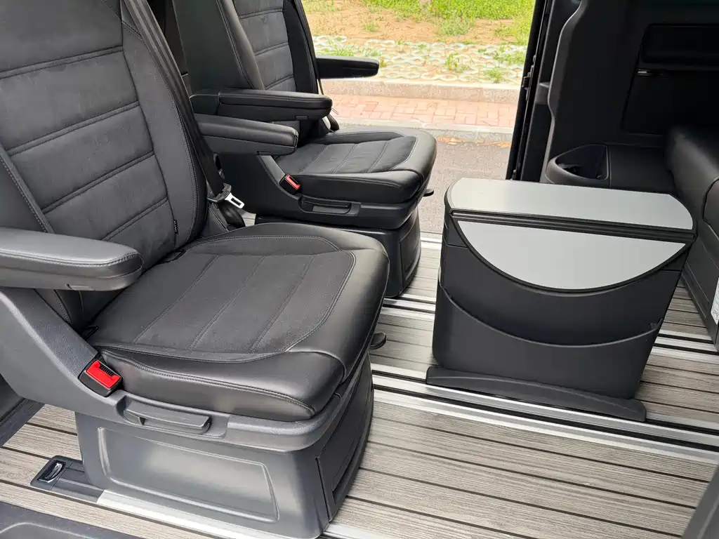 Volkswagen Multivan 2018 — фото 18