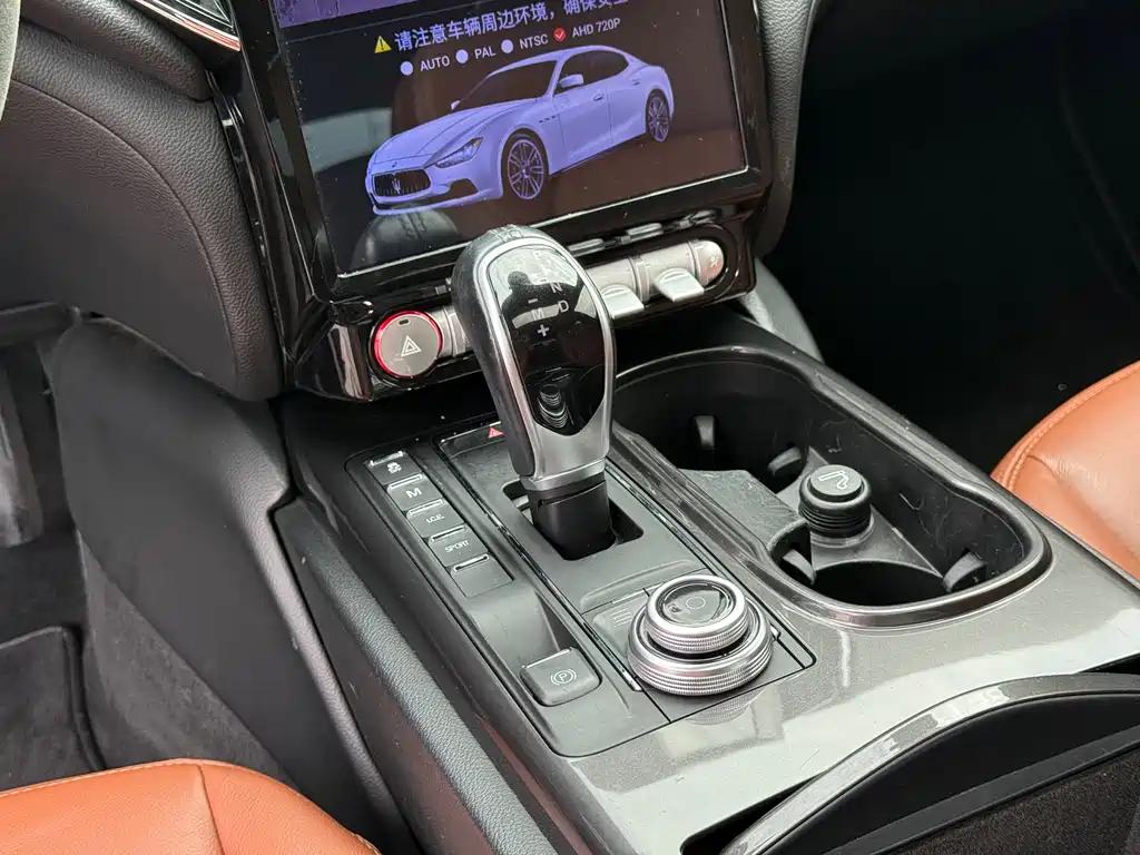 Maserati Ghibli 2017 — фото 14