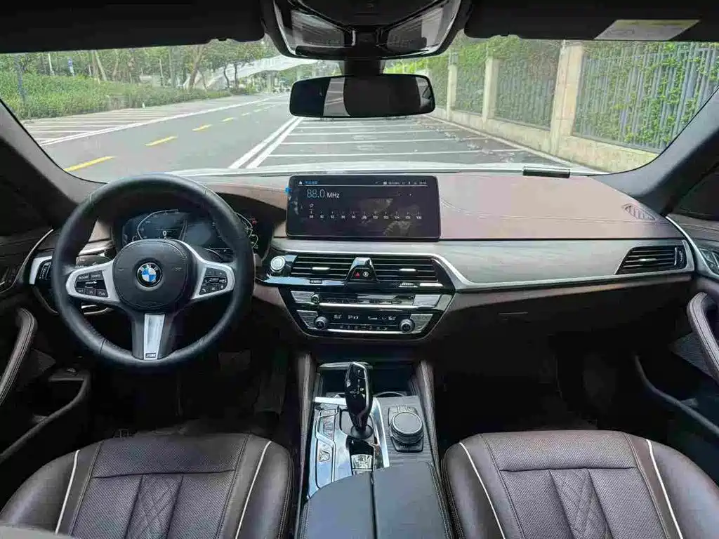 BMW 5 Series New Energy 2021 — фото 7