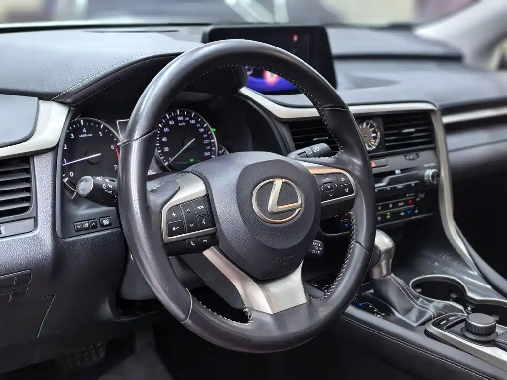 Lexus RX 2018 — фото 15