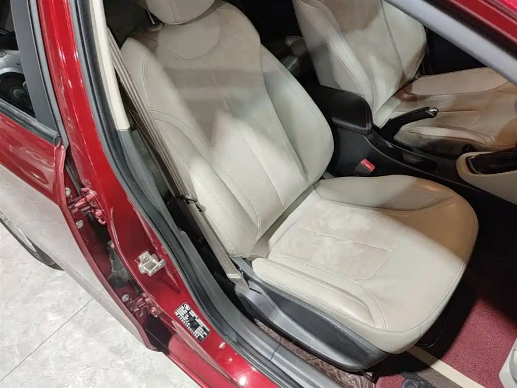 Buick Excelle 2015 — фото 25