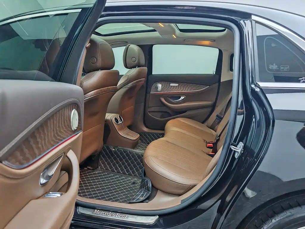 Mercedes-Benz E-Class 2023 — фото 17