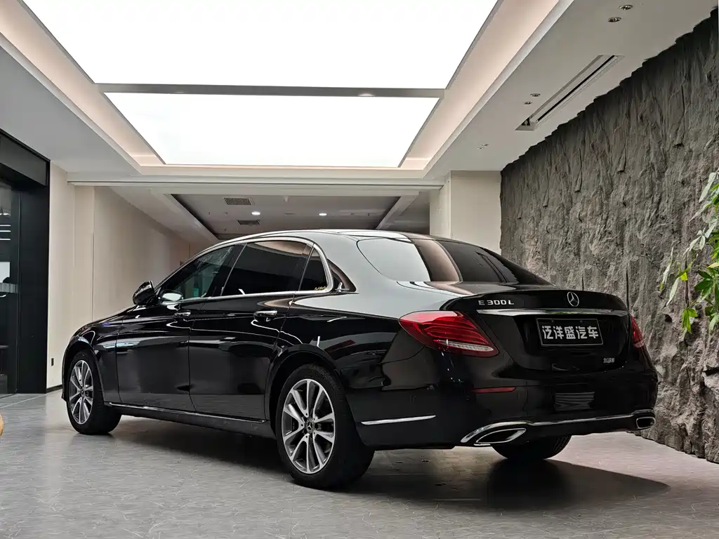 Mercedes-Benz E-Class 2019 — фото 12