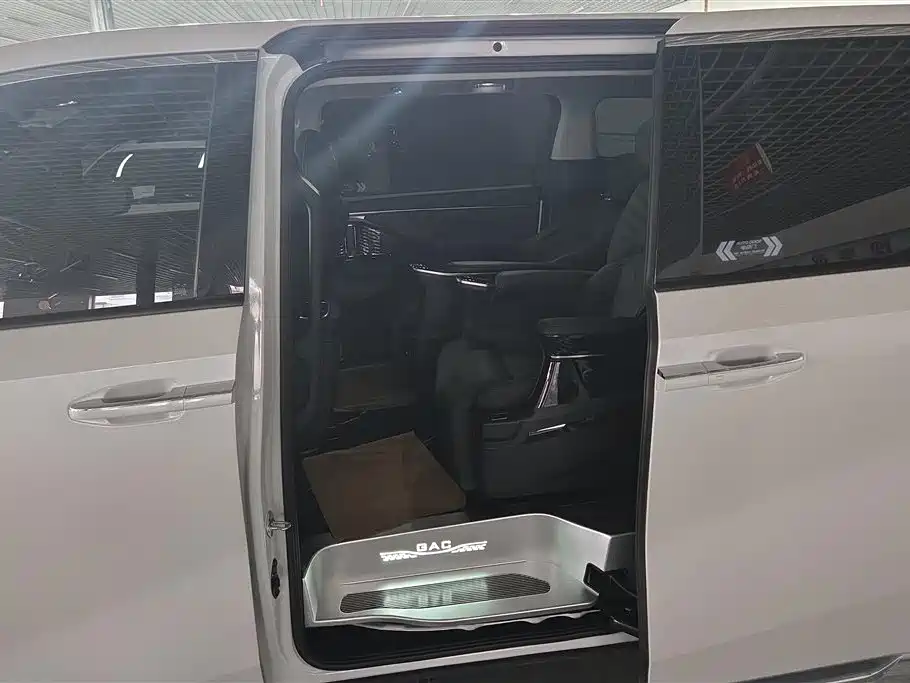 GAC Motor Trumpchi M8 2025 — фото 11