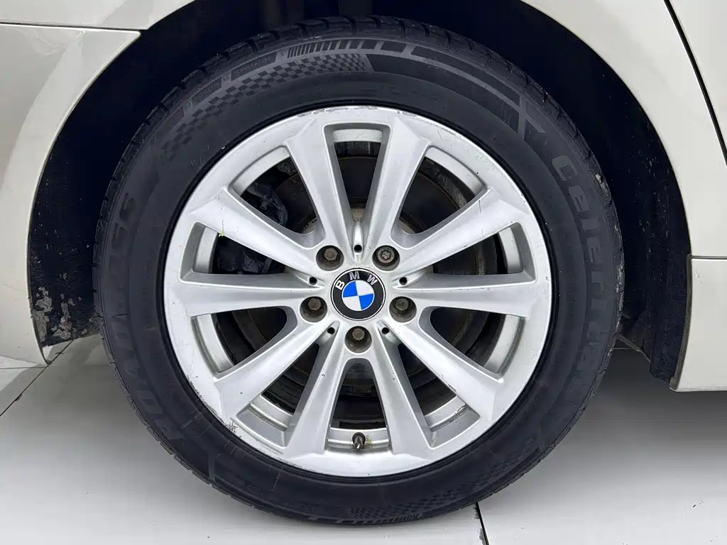 BMW 5 Series 2015 — фото 24