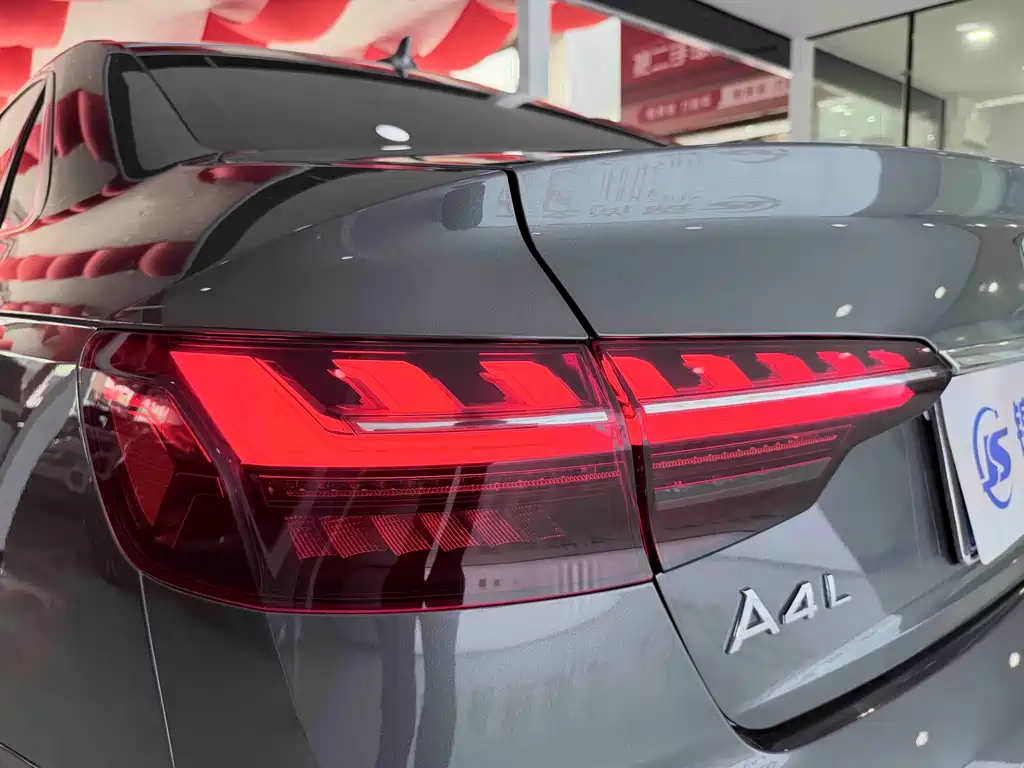 Audi A4L 2021 — фото 25