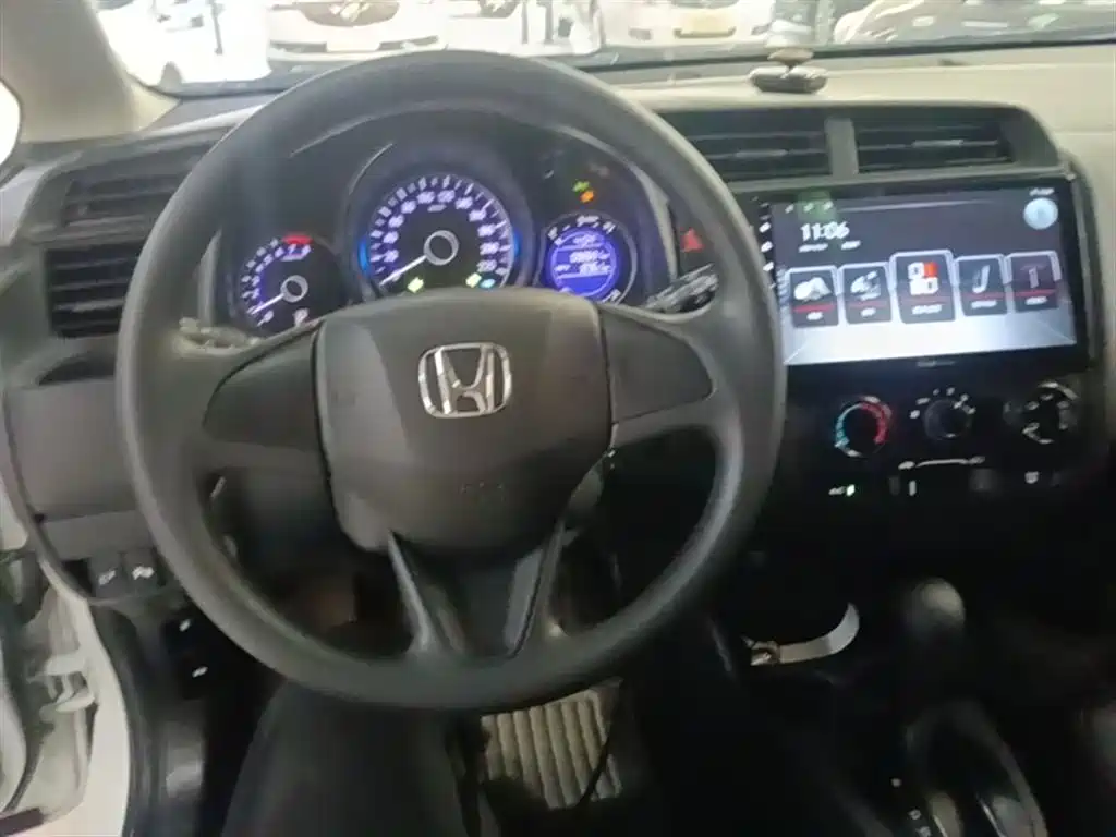 Honda Fit 2018 — фото 10