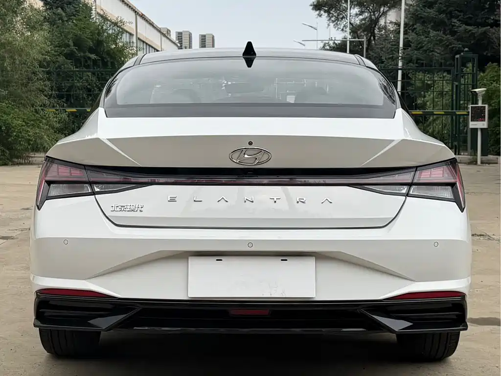 Hyundai Elantra 2022