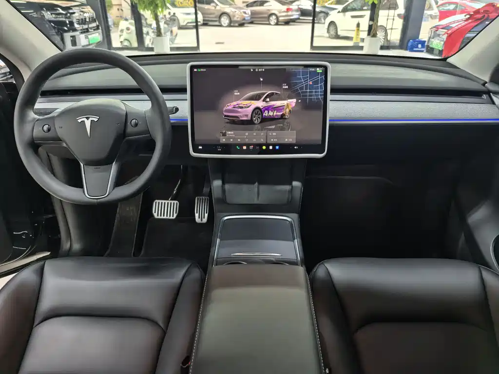Tesla Model Y 2024