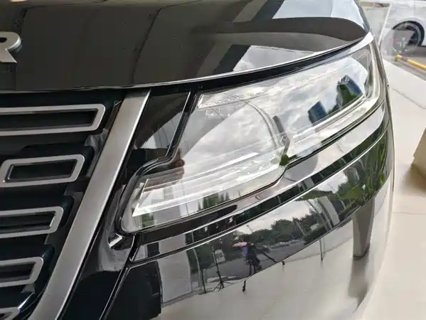 Land Rover Range Rover Velar 2026
