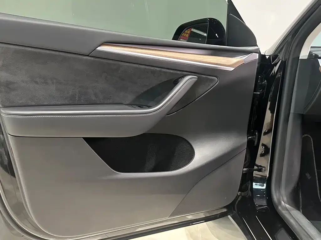 Tesla Model Y 2023 — фото 10