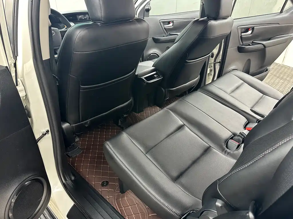 Toyota Fortuner 2019 — фото 12