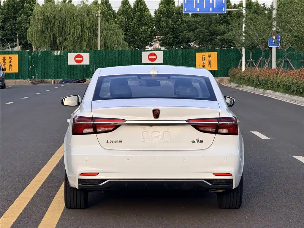Roewe i6 New Energy 2018 — фото 8