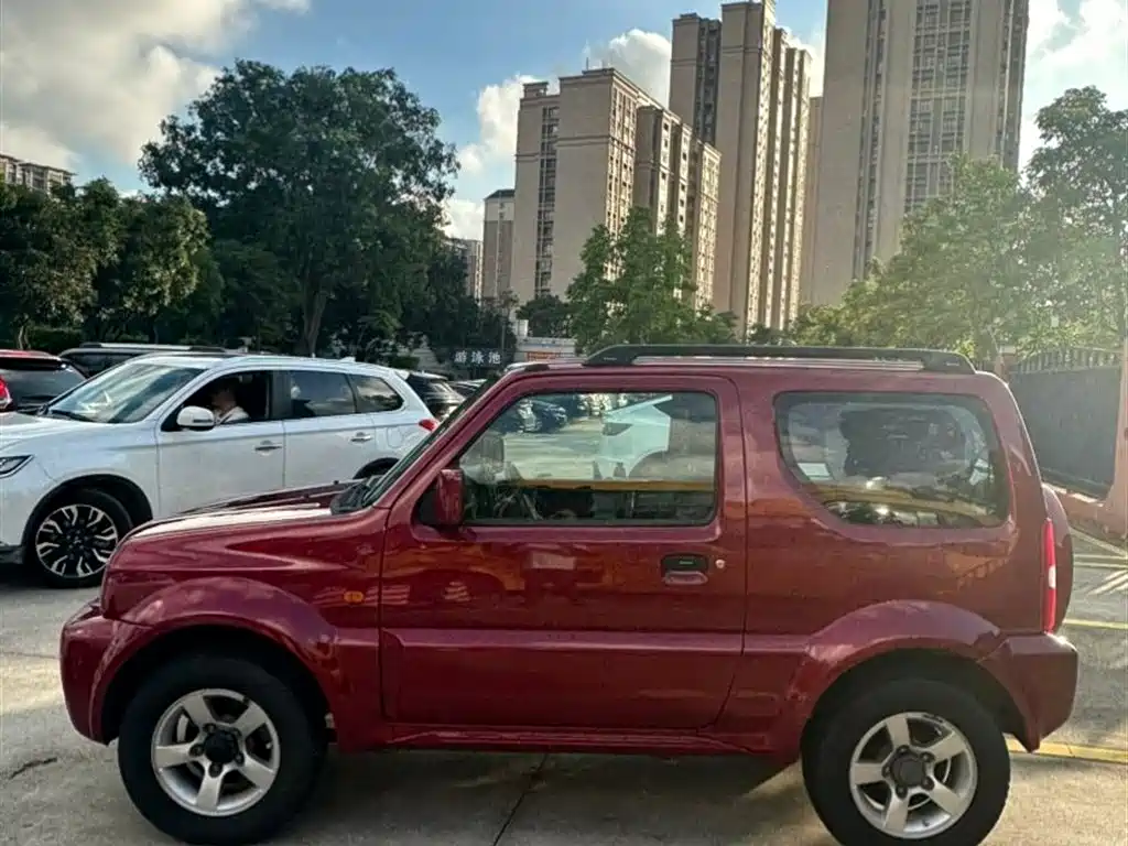 Suzuki Jimny 2010 — фото 4