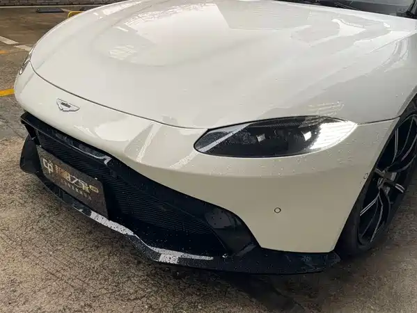 Aston Martin V8 Vantage 2019