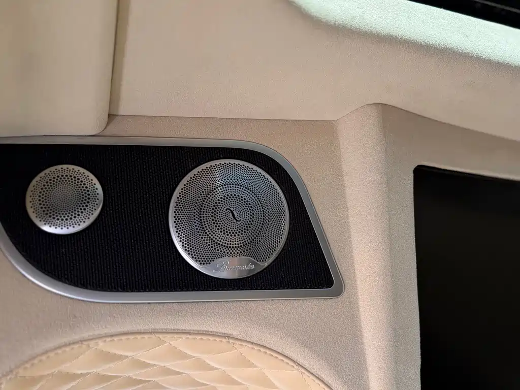 Mercedes-Benz V-Class 2022 — фото 10