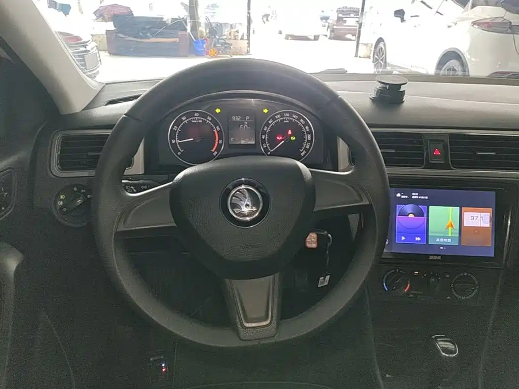 Skoda Rapid Spaceback 2016 — фото 11