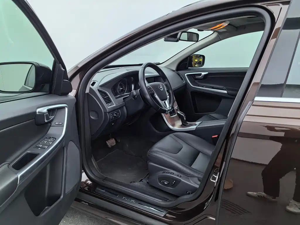 Volvo XC60 2017 — фото 10