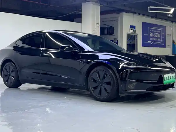 Tesla Model 3 2025