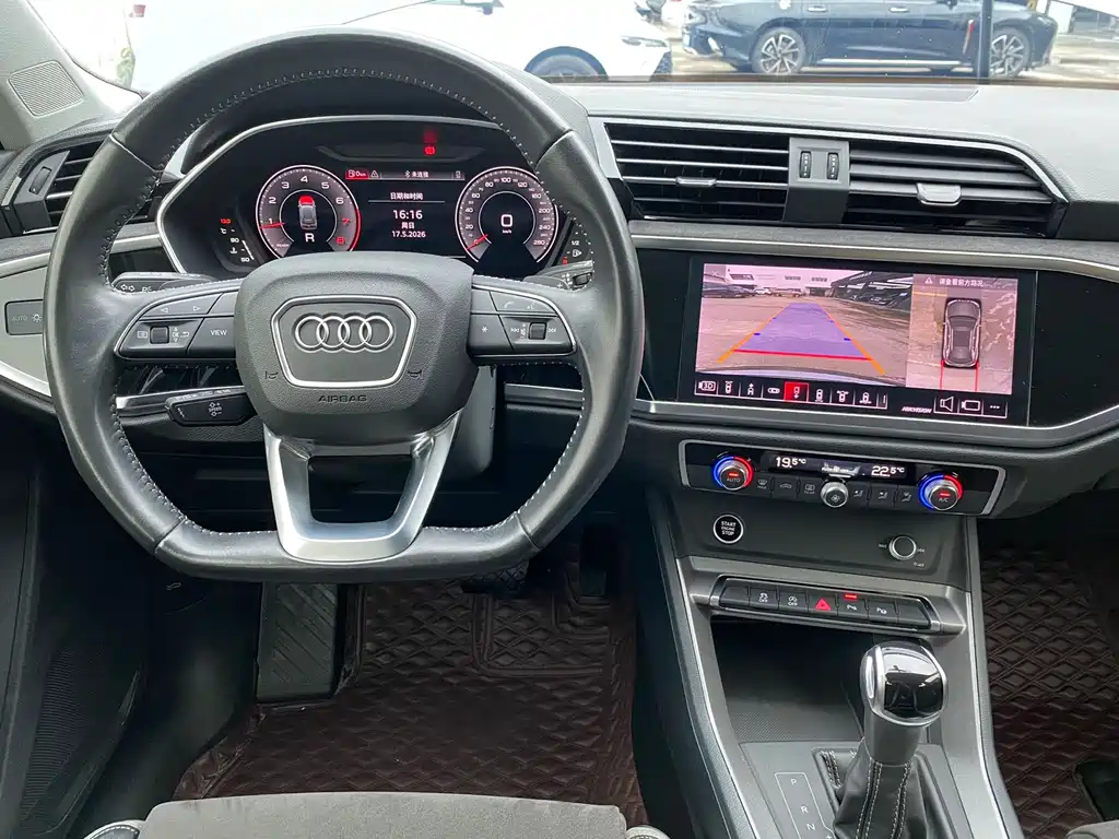 Audi Q3 2022 — фото 12
