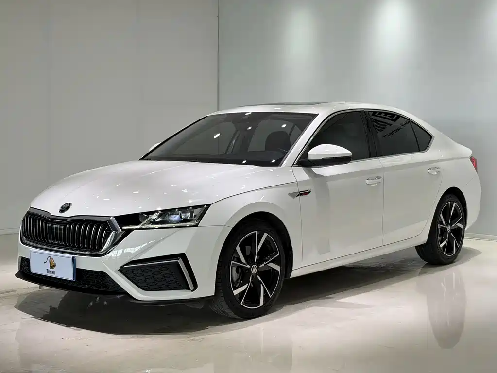 Skoda Octavia 2023 — фото 1