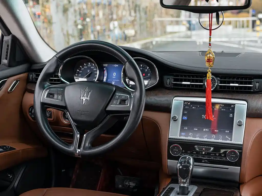 Maserati Quattroporte 2015 — фото 11