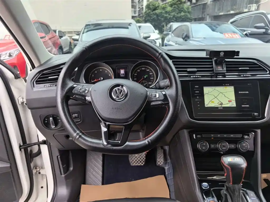 Volkswagen Tiguan L 2020 — фото 11