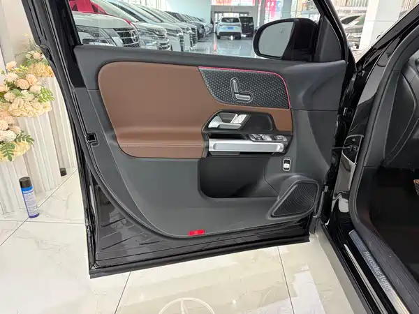 Mercedes-Benz GLB 2025