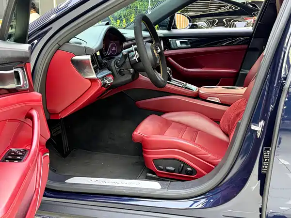 Porsche Panamera 2023