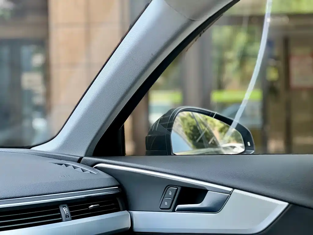 Audi A4L 2022 — фото 10