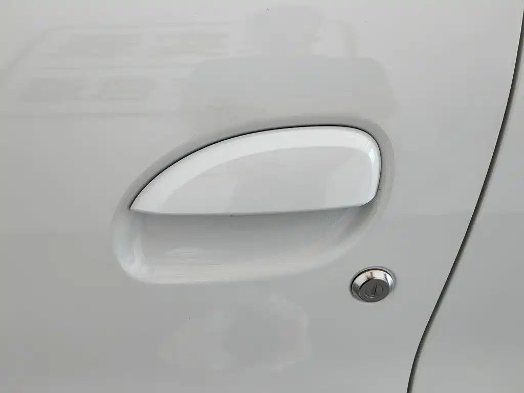 Renault Eno 2020 — фото 18
