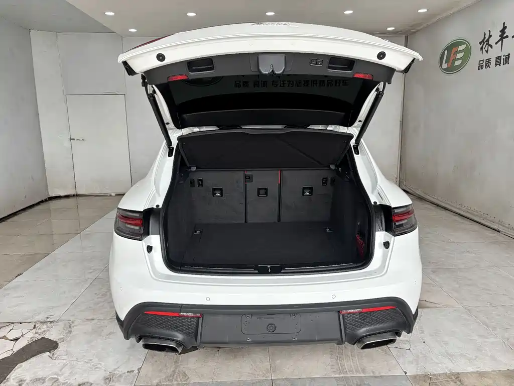 Porsche Macan 2022 — фото 29