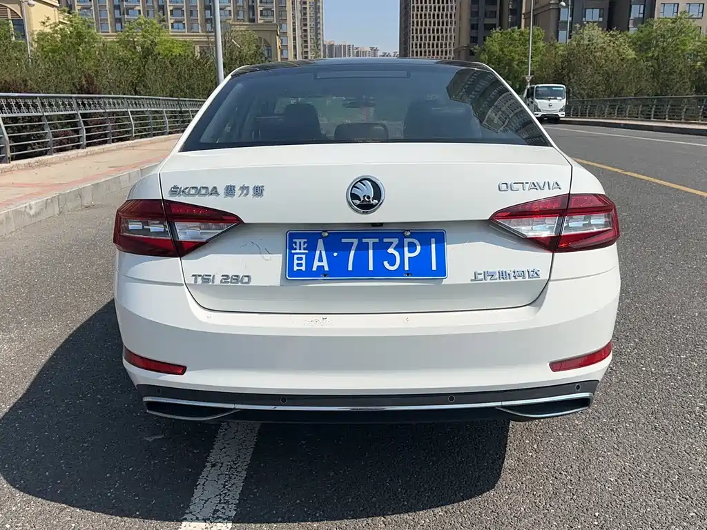 Skoda Octavia 2018 — фото 7