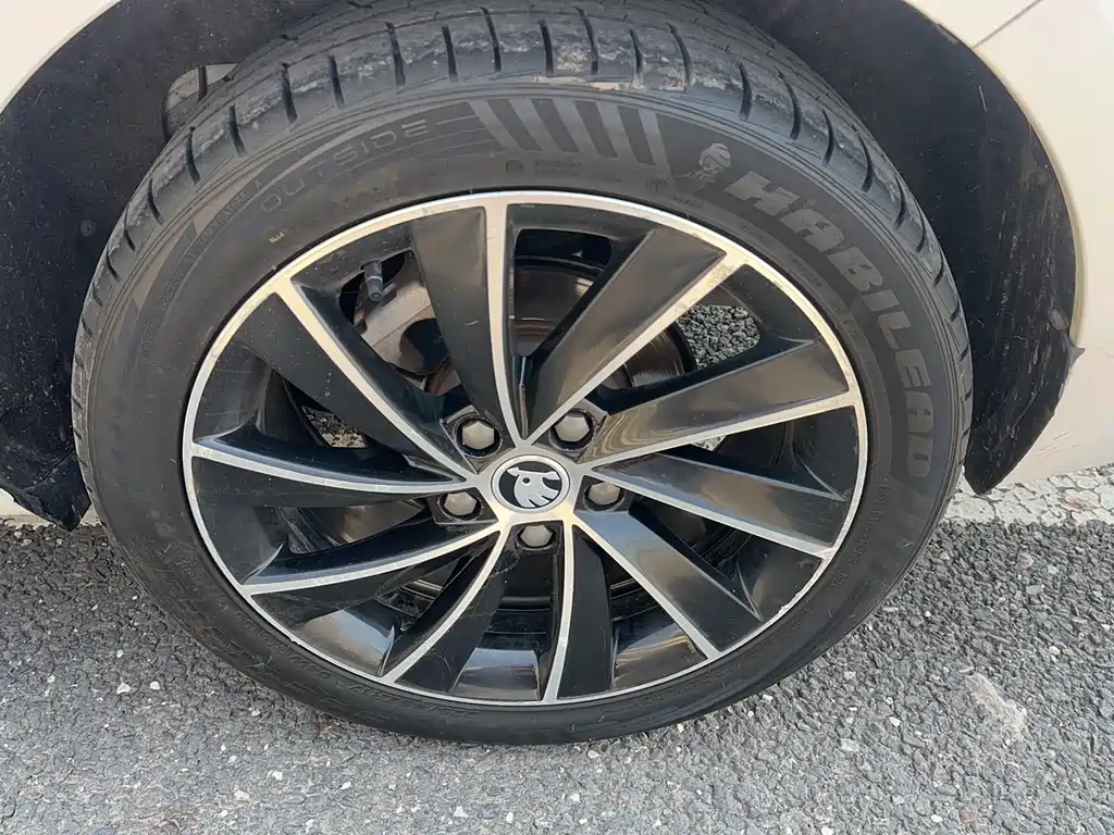 Skoda Octavia 2018 — фото 11