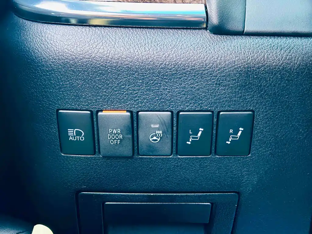 Toyota Vellfire 2021 — фото 16