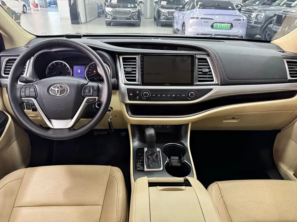 Toyota Highlander 2021 — фото 9