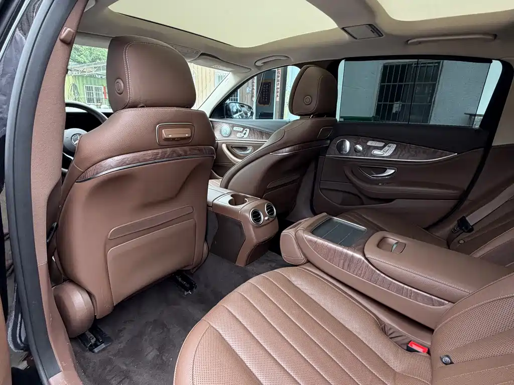 Mercedes-Benz E-Class 2020 — фото 11