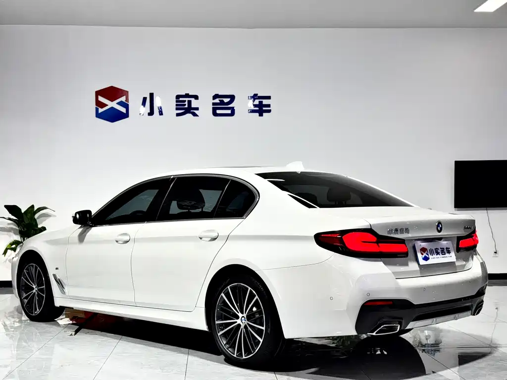BMW 5 Series 2022 — фото 9