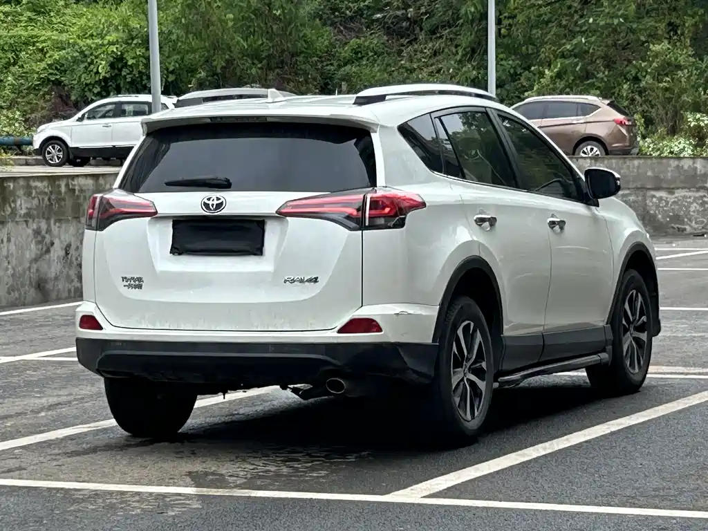 Toyota RAV4 2019 — фото 4