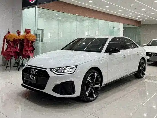 Audi A4L 2024 — фото 1