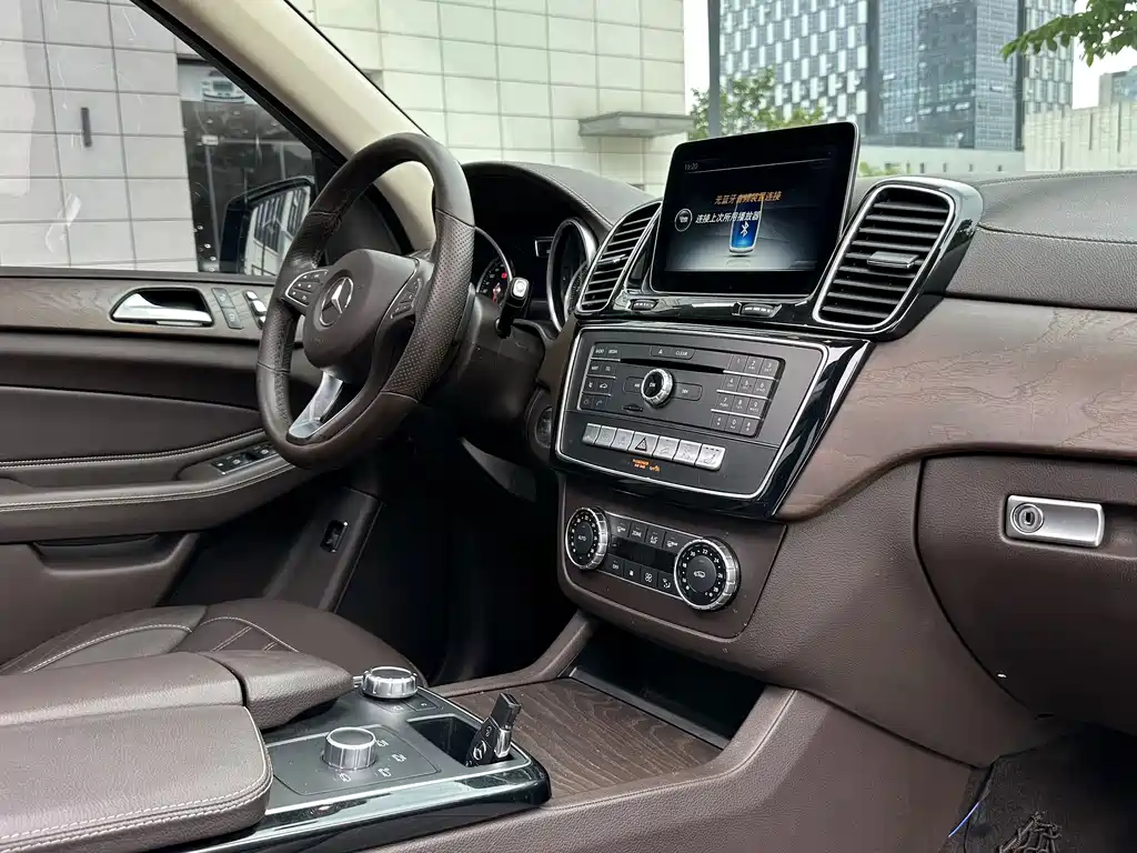 Mercedes-Benz GLE 2017 — фото 13