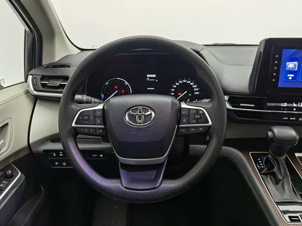 Toyota Sienna 2023 — фото 11