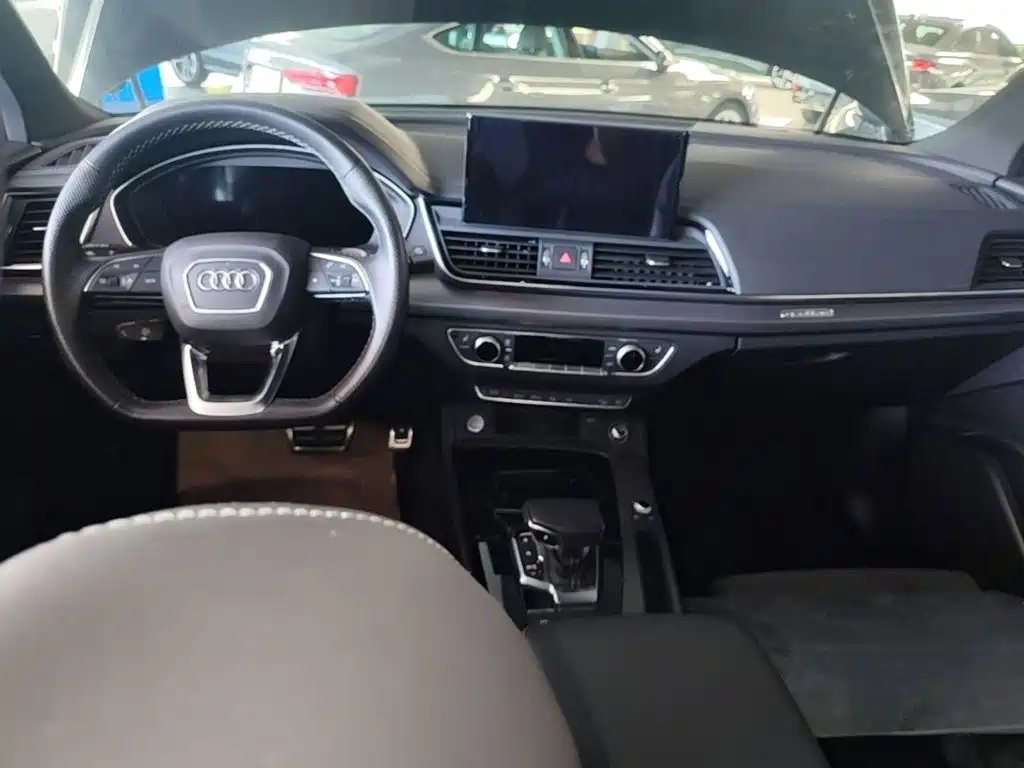 Audi Q5L Sportback 2023 — фото 16