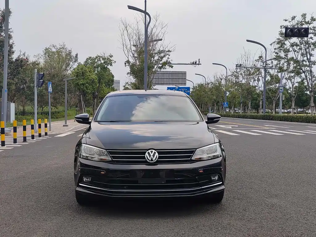 Volkswagen Sagitar 2018