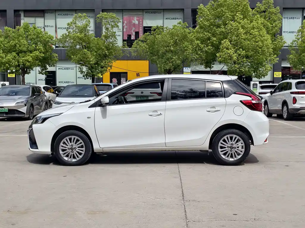 Toyota Yaris L 2023