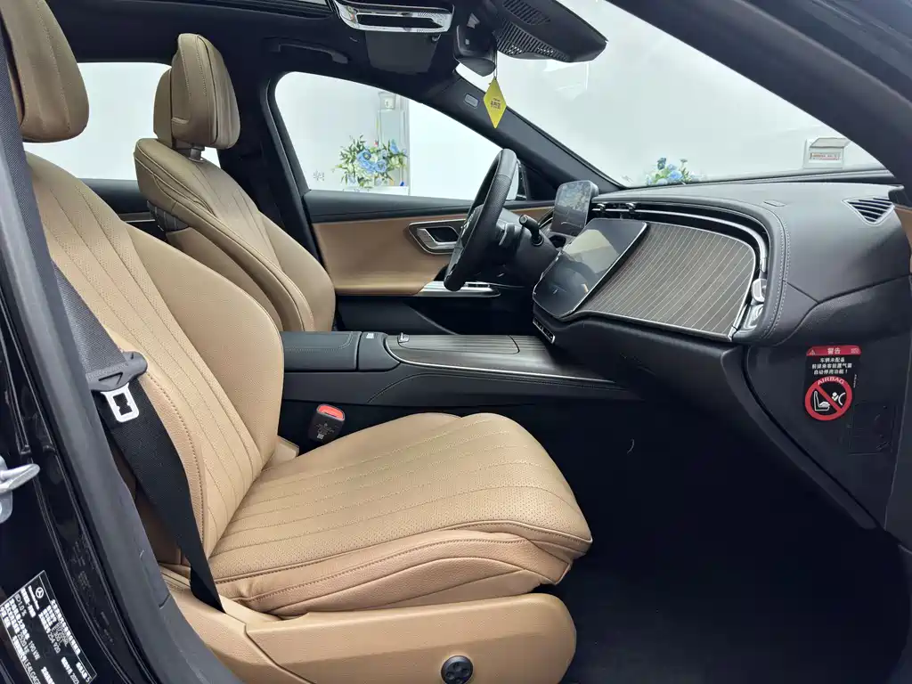 Mercedes-Benz E-Class 2025 — фото 12