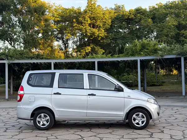 Wuling Hongguang 2015