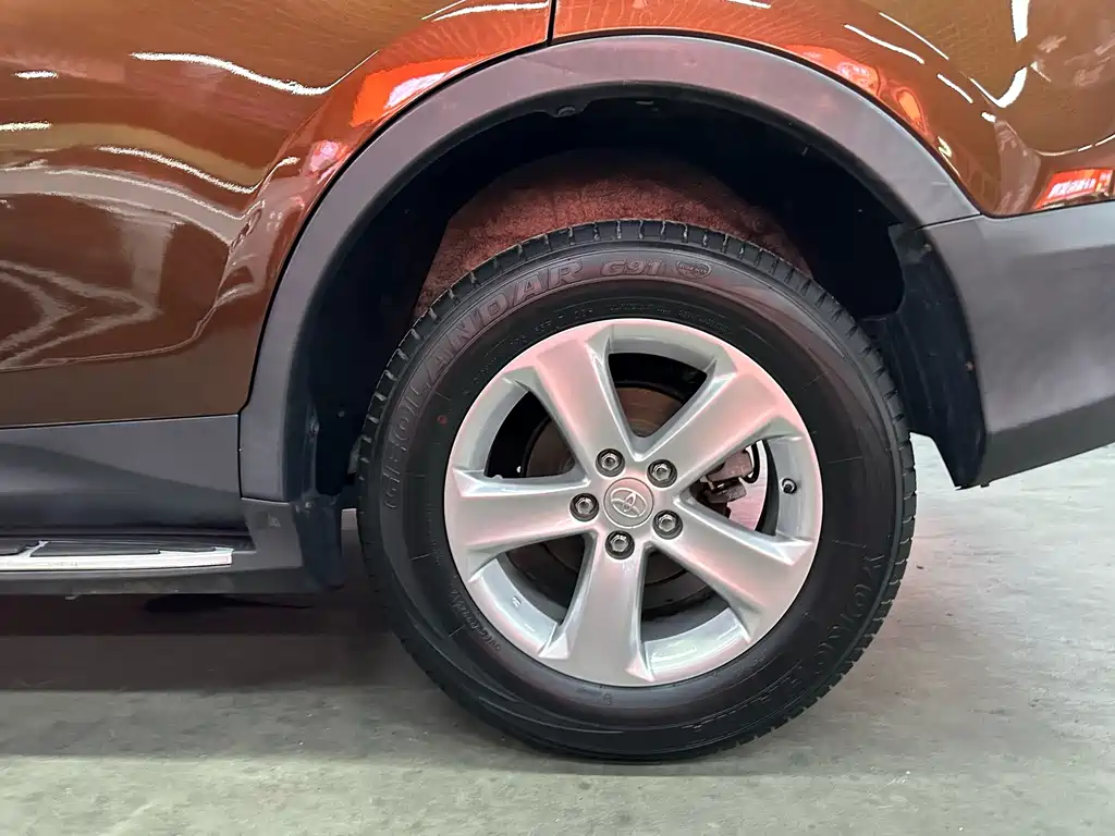 Toyota RAV4 2015 — фото 16